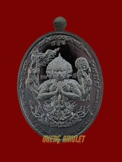 เหรียญ รุ่น "มนต์พระพายสะกดทัพ" เนื้อ ปอกลูกปืนรมดำซาติน
